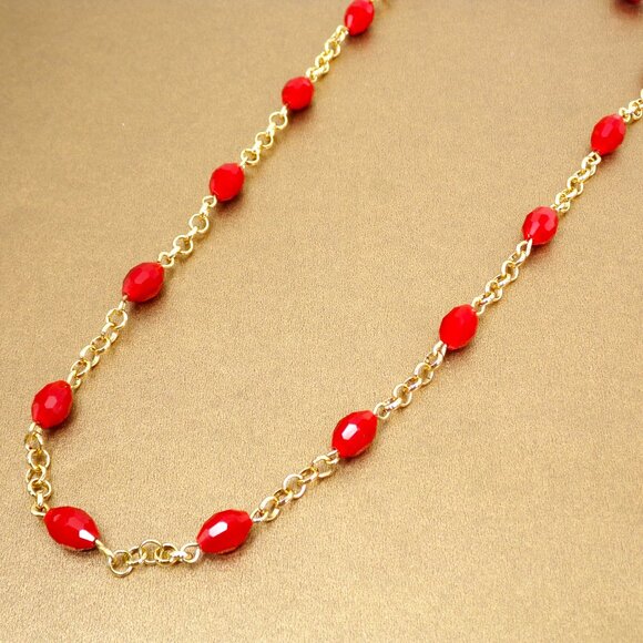 Red glass bead necklace and earring set made with oval glass beads an gold chain - Picture 9 of 11